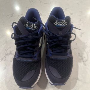 Men’s Diadora Blushield Mythos 8 Vortice size 10.5.  Only worn 3 times.